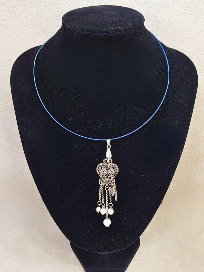 Colier cu suspensie arabesc