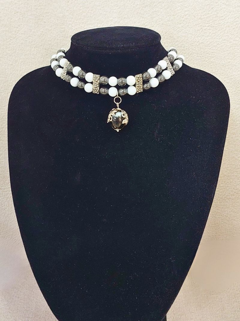 Chioker ghematit cu pietre albe