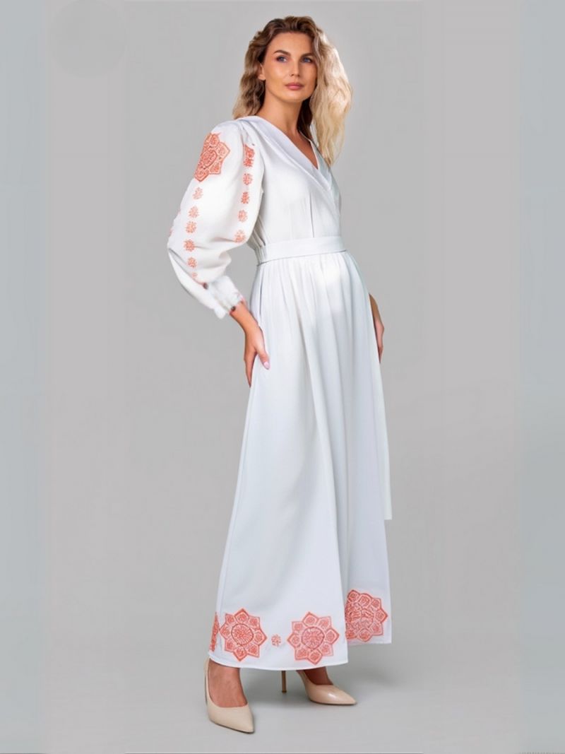 Rochie albă cu motive ethno