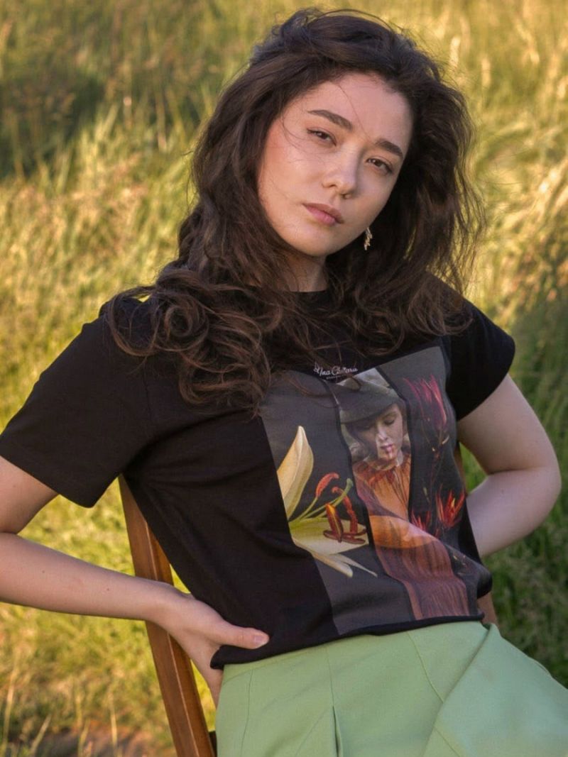 Tricou Ina Chitaru fata cu palarie negru