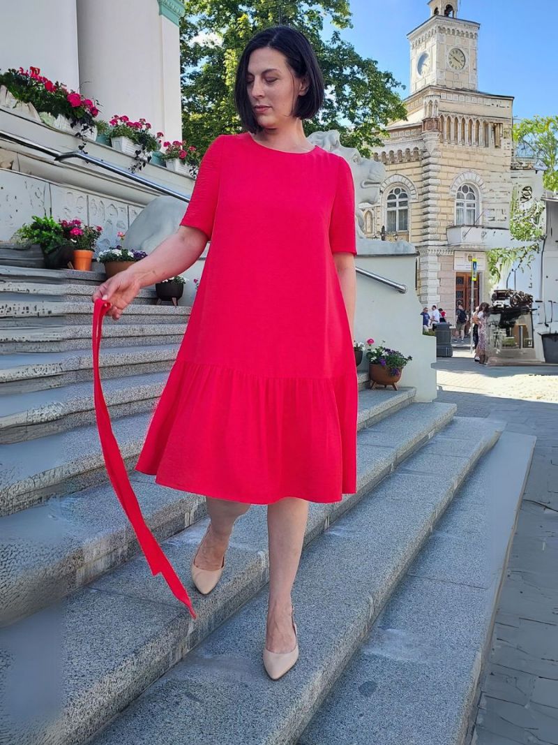 Rochie rosie dreapta cu volan
