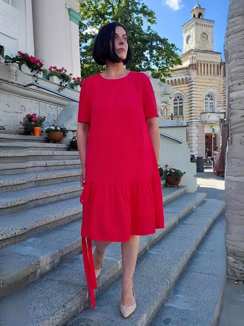 Rochie rosie dreapta cu volan