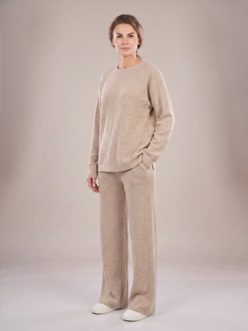Set tricotat din cașmir – pulover și pantaloni